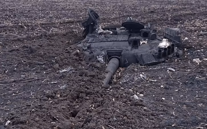 Ukraine đã nhận một số lượng lớn thỏa thuận viện trợ quân sự từ Đức, cung cấp các trang thiết bị hiện đại như xe tăng Leopard 2 và pháo phòng không tự hành Gepard. Tuy nhiên, những vũ khí này của Đức đã không phát huy được tính năng kỹ chiến thuật trong chiến đấu thực tế, mà thay vào đó lại trở thành “thành tích” của quân đội Nga.