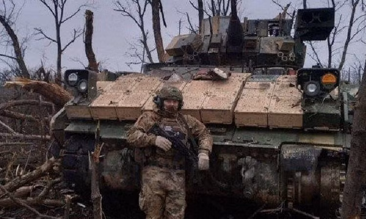 Ngoài ra, có nguy cơ xe tăng Mỹ có thể bị Nga bắt giữ, giống như chiếc xe chiến đấu bộ binh Bradley M2A2 ở mặt trận Avdiivka vừa qua, tạo điều kiện cho người Nga tiếp cận với công nghệ hiện đại của vũ khí Mỹ; đây là điều Mỹ không mong muốn nhất.