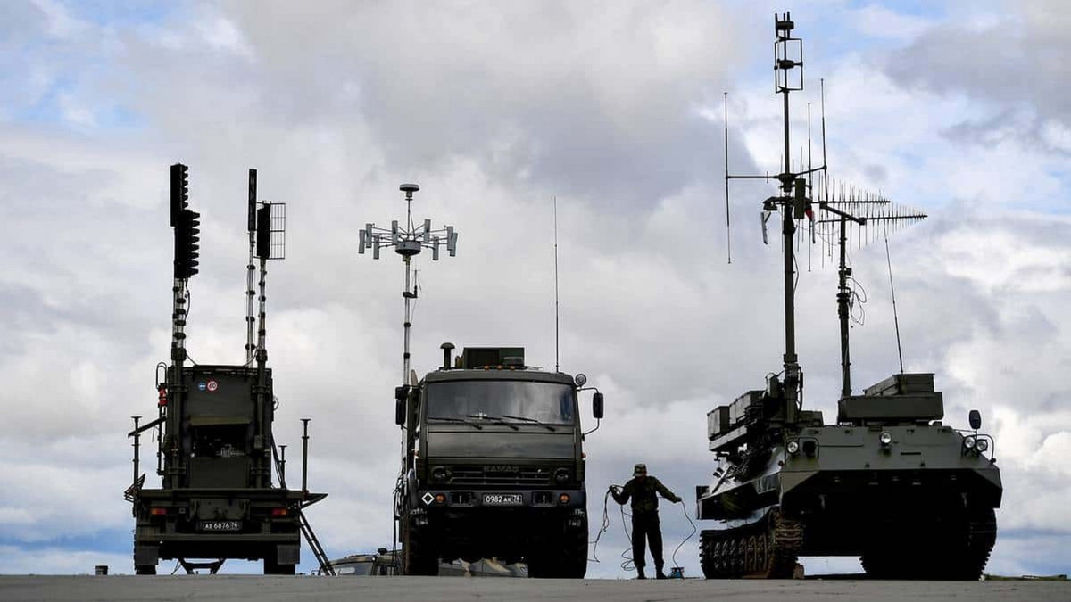 Người phát ngôn Lực lượng Không quân Ukraine Yuri Ignat cho biết, lợi thế thực sự của Nga là ưu thế về tác chiến điện tử; đây cũng là một trong những yếu tố then chốt khiến Nga luôn nắm thế chủ động trên chiến trường. 