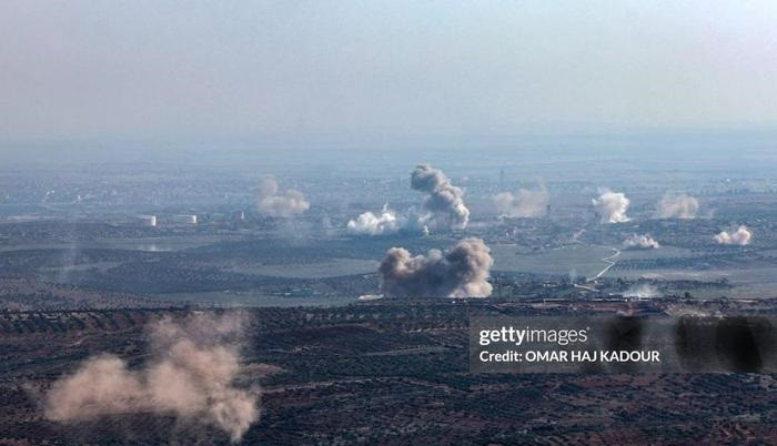 Máy bay ném bom Su-34 thường thả số lượng bom rơi tự do rất lớn từ trên không trong mỗi chuyến xuất kích. Từ những thước phim được công chúng ghi lại, có thể chứng minh số lượng bom được thả xuống không hề nhỏ. Nó chủ yếu ném bom vào căn cứ của quân nổi dậy Syria.