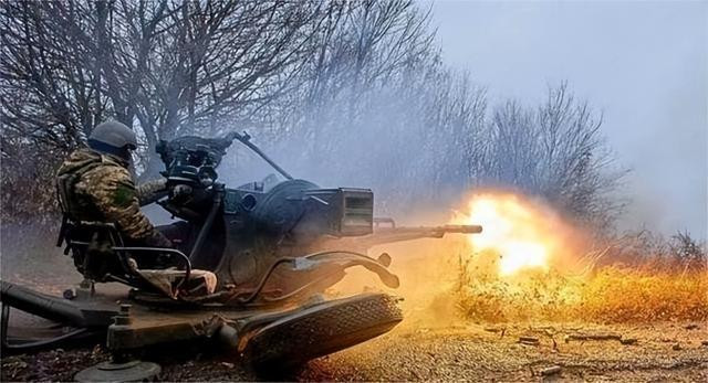 Quan trọng hơn, Quân đội Nga có ưu thế trên không và lợi thế về cung ứng hậu cần. Quân đội Ukraine rất khó tiến sâu vào Kursk để tiếp tế và không có ưu thế trên không; do vậy bước tiếp theo sẽ ngày càng trở nên bị động. Quân đội Nga đã đảo ngược tình thế ở Kursk và đang tiến gần hơn tới mục tiêu đánh bật hoàn toàn Quân đội Ukraine ra khỏi Kursk.