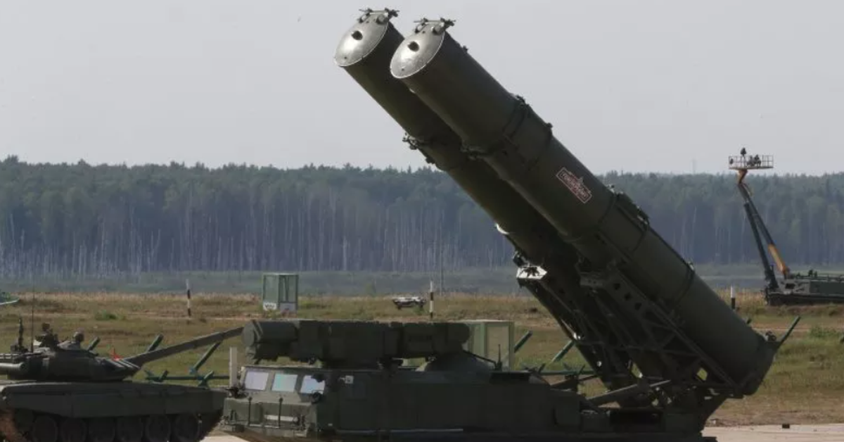 Trong khi đó, còi báo động không kích thường được nghe thấy ở Kursk. Quân đội Nga đã triển khai một số hệ thống tên lửa phòng không, trong đó có cả các hệ thống phòng không tầm xa, bao gồm S-400 và S-300 xung quanh Kursk.