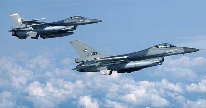 Mặc dù chưa có máy bay chiến đấu F-16 được hai nước hỗ trợ (hiện phi công mới bắt đầu học chuyển loại từ lái máy bay Liên Xô sang lái F-16), nhưng Ukraine đã bắt đầu chuẩn bị và tiến hành một đợt không kích bằng máy bay không người lái táo bạo hơn, nhằm vào Nga.