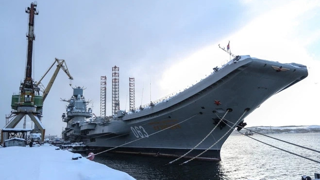 Ngoài ra còn có hình nông dân Ukraine kéo tên lửa đẩy vũ trụ Soyuz, dùng máy kéo để "săn" tàu ngầm Nga và nhiều hình ảnh vui nhộn khác.