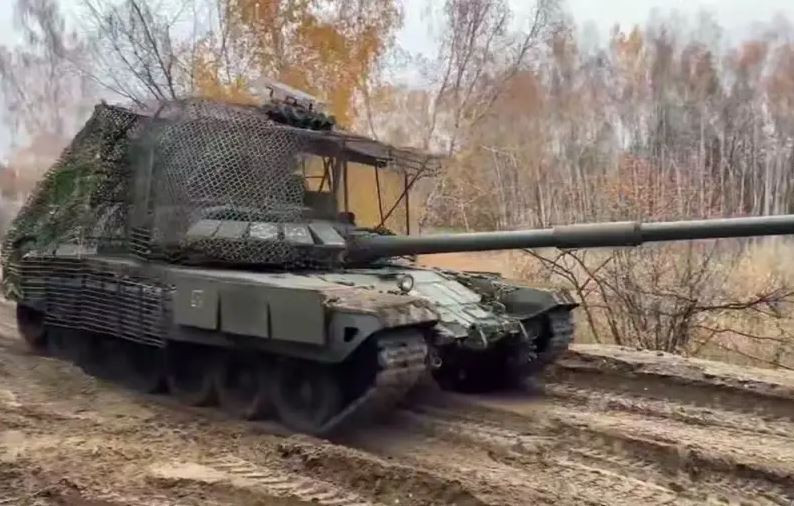 Thông qua cách bố trí như vậy, Quân đội Nga không chỉ có thể duy trì hiệu quả chiến đấu bền vững trên chiến trường, mà còn hỗ trợ đắc lực cho các hoạt động quân sự tiếp theo ở hướng mặt trận Kurakhove. (Nguồn ảnh: Topwar, Ukrinform, Liveuamap).