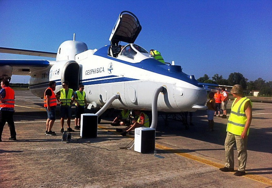 Đánh giá của Bộ Quốc phòng Anh cũng cho biết, chiếc máy bay hiếm này đã được trang bị hệ thống tình báo điện tử (ELINT) mới, tại một cơ sở thử nghiệm của Nga.