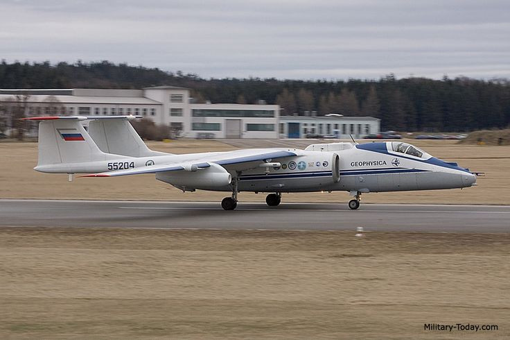 Máy bay trinh sát M-17 đã lập kỉ lục thế giới FAI vào năm 1990 khi bay ở độ cao 21.830m. Năm 1987, M-17 chủ yếu được thay thế bằng M-17RN, sau này gọi là M-55 Geophysica và được NATO đặt tên là Mystic-B.