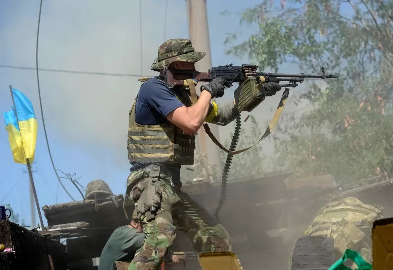 Hệ quả của việc này là ngày càng có thêm nhiều Quân đội Ukraine ở khu vực phòng thủ Donbas, vũ khí và đạn dược ngày càng nhiều. Vậy nhiều người đặt câu hỏi, tại sao máy bay chiến đấu của Nga không cắt đứt tuyến đường sắt từ khu vực miền tây Ukraine đến Kharkiv?