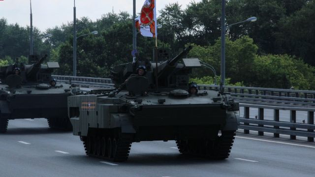 Pháo phòng không tự hành Derivatsiya-PVO sử dụng khung gầm của xe tải Kompleks 9T260, với cabin, thân và bình nhiên liệu bọc thép rất phù hợp với hoạt động ở tuyến trước. Lớp giáp chắc chắn của xe có thể chống được mảnh văng của đạn pháo và đạn súng bộ binh hạng nhẹ.