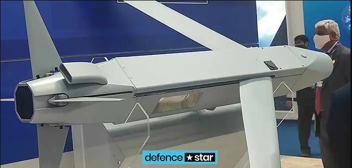 Cách đây 10 năm, Oren Uriel, Phó Chủ tịch phụ trách tiếp thị và phát triển kinh doanh tập đoàn quốc phòng Rafael của Israel, đã giải thích lý do tại sao cần tăng phạm vi bay của loại bom này, đó là do các hệ thống phòng không tầm xa được trang bị rộng rãi như S-300/400 của Nga hay Hồng Kỳ của Trung Quốc. Cũng do hình dáng tương đối nhỏ so với các loại bom như Spice-1000 và Spice-2000. SPICE-250 nhỏ, nên SPICE-250 cũng khó bị các hệ thống phòng không phát hiện hơn. 