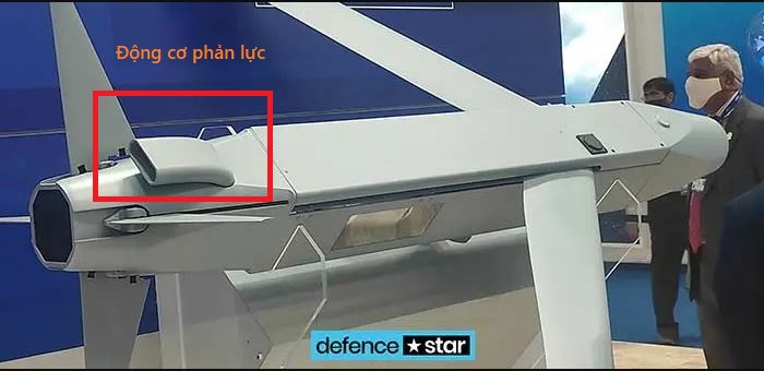 Nhờ có động cơ phản lực nhỏ này, bom SPICE 250 ER có thể bay không phải 100 km như người tiền nhiệm mà là 150 km. Tức là, một quả bom hàng không thường, thực sự đã được biến thành một tên lửa hành trình không đối đất thu nhỏ với chi phí thấp.