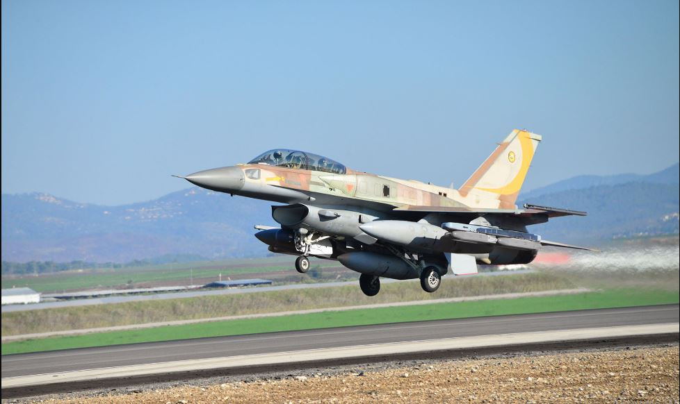 Chương trình Spice-250 được công ty Rafael phát triển chung với Không quân Israel và Không quân Israel hiện là khách hàng duy nhất của loại bom này. Spice-250 cho phép Không quân Israel hoạt động cách xa khu vực có nhiều hệ thống phòng không của đối phương. 