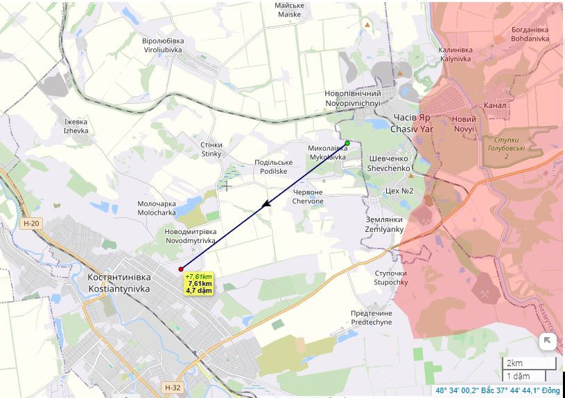 Nguy cơ nếu Chasov Yar thất thủ, thì trước mắt là thành phố Konstantinovka sẽ là mục tiêu tiếp theo của RFAF. Không ai tin rằng Konstantinovka sẽ trụ vững, khi bản thân thành phố nằm ở vùng đất thấp, không có công trình phòng thủ kiên cố nào cả, đơn giản là dựa vào Chasov Yar. Nếu giờ Chasov Yar bị thất thủ, Konstantinovka chắc cũng chịu chung số phận. (Nguồn ảnh: Topwar, Ukrinform, CNN, TASS).