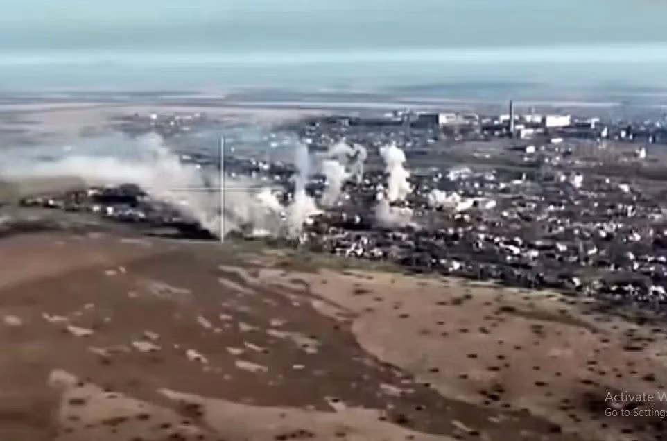 Trung tá đã nghỉ hưu Andrei Marochko của Lugansk cho biết, khu vực của nhà máy vật liệu chịu lửa là khu vực phòng thủ then chốt trong việc bảo vệ thành phố Chasov Yar. Việc RFAF chiếm được khu vực này, đồng nghĩa với việc số phận của Chasov Yar đang “đếm ngược”.