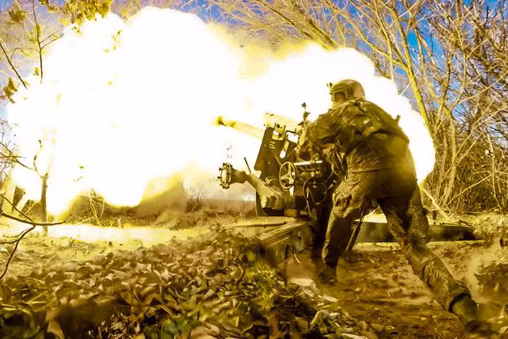 Đối với AFU, Chasov Yar cũng là một trung tâm vận tải quan trọng. Ngoài ra, do nằm trên một ngọn đồi, thành phố này là một trung tâm phòng thủ quan trọng của AFU, giúp họ kiểm soát được các khu vực rộng lớn ở khu vực xung quanh bằng hỏa lực pháo binh.