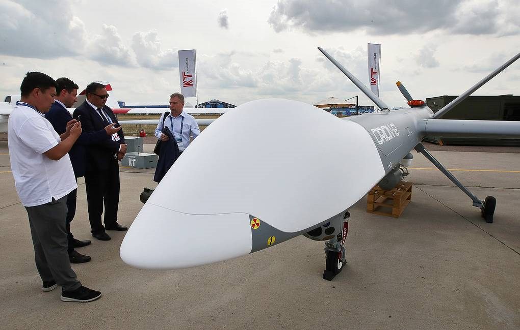 Để bù đắp ưu thế về UAV của Ukraine, Nga chỉ có thể có một con đường lựa chọn, đó là phát triển mạnh mẽ công nghệ UAV. Ngoài việc đẩy mạnh phát triển UAV tiên tiến, Nga còn một chặng đường dài phía trước để cải thiện hệ thống hỗ trợ chiến đấu cho UAV như vũ khí đi kèm, các hệ thống vệ tinh dẫn đường...