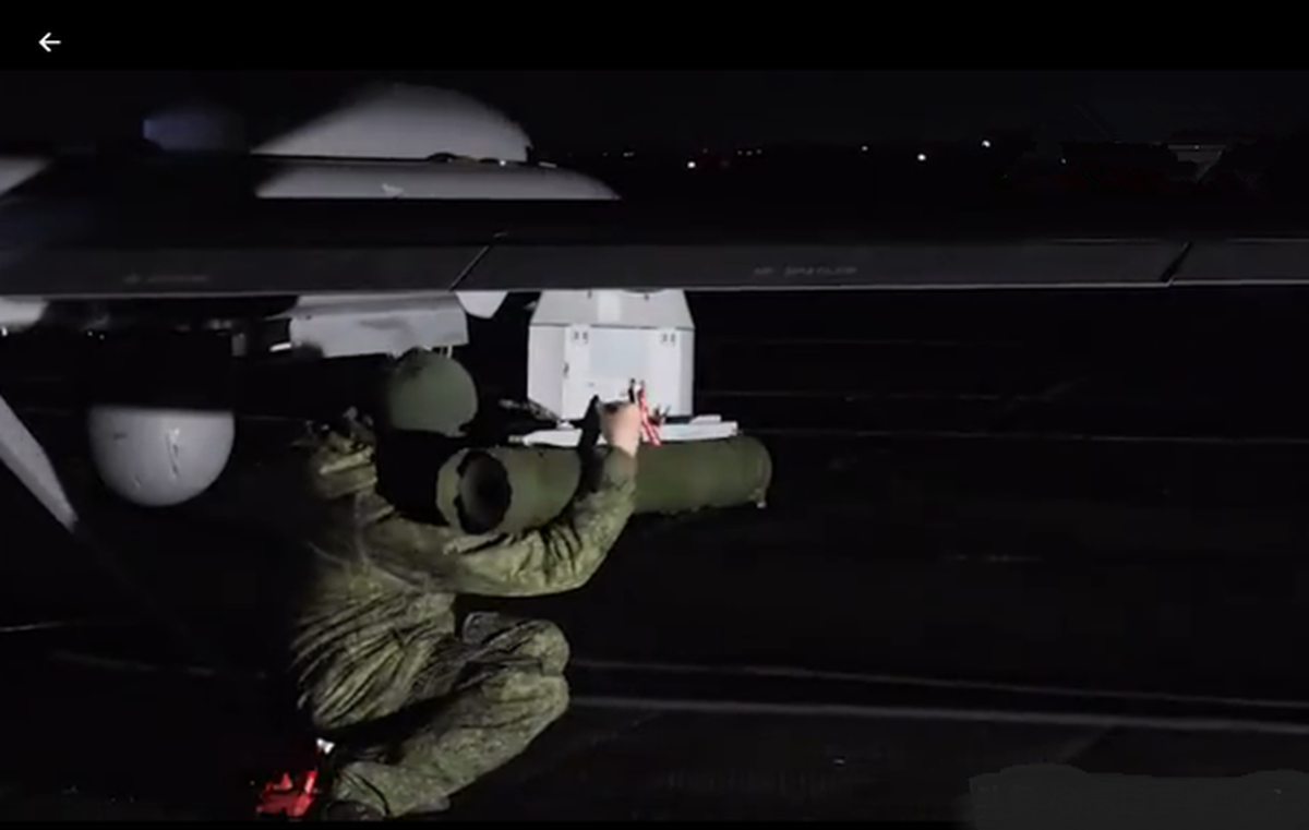 Hiện ở chiến trường Bakhmut, cho dù đó là lực lượng thiết giáp hỗ trợ Bakhmut từ hướng Chasov Yar và Seversk, hay binh lính và thiết bị của Quân đội Ukraine sơ tán khỏi Bakhmut, đều sẽ bị UAV Orion của Nga săn tìm và tấn công suốt ngày đêm. 