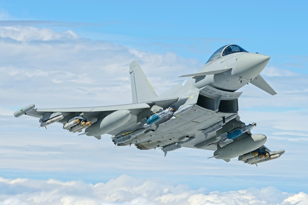 Eurofighter ở phiên bản cao cấp nhất là Tranche 3A, có giá cao hơn đáng kể, khoảng 321 triệu USD/chiếc với các gói tương tự như Rafale; hoặc gần gấp đôi một chiếc F-16 Block 72 (trong các gói tương tự được bán với giá khoảng 120 triệu USD/chiếc).