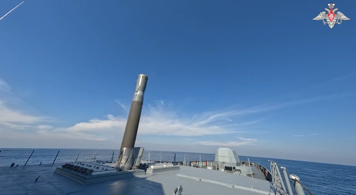 Đoạn video được công bố vào ngày 3/12/2024 cho thấy hình ảnh “thoáng qua” về tên lửa Zircon đang hoạt động, đánh dấu sự thay đổi lớn so với các bản phác thảo khái niệm và hình ảnh suy đoán, vốn thống trị các cuộc thảo luận về loại vũ khí còn đang trong vòng bí mật tuyệt đối của Nga.