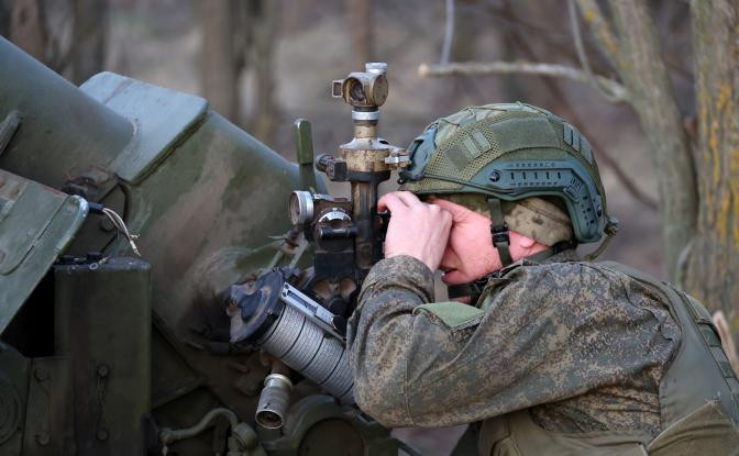 Còn hãng tin Anh Reuters viết: Một cuộc tấn công mới của Nga vào Avdeevka sẽ bắt đầu trong tương lai gần. Nhóm phía Nam đang tăng cường oanh tạc trên không bằng cách sử dụng bom lượn có điều khiển từ máy bay Su-35. Ngoài ra, các cuộc tấn công mặt đất sử dụng xe bọc thép hạng nặng đang ngày càng gia tăng. 