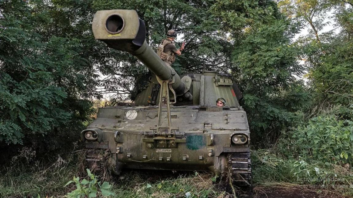 Ngoài ra, do sợ quân Nga phản pháo, nên trận địa pháo của đơn vị anh ta phải đặt ở quá xa, dẫn đến những khẩu pháo Paladin mất đi độ chính xác khi bắn. Vào mùa hè năm 2023, pháo có sai số 7 mét, nay là 70 mét.