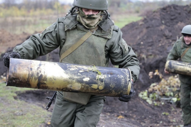 Từ sáng ngày 15/11, pháo binh Nga không ngừng bắn về hướng này. Mục tiêu chính trong nhiệm vụ của pháo binh Nga là chế áp các trận địa hỏa lực và các đài quan sát của Ukraine. Sự xuất hiện của xe bọc thép Nga trong phạm vi thành phố Avdeevka cho thấy bộ binh Nga đã chính thức xâm nhập vào thành phố. 