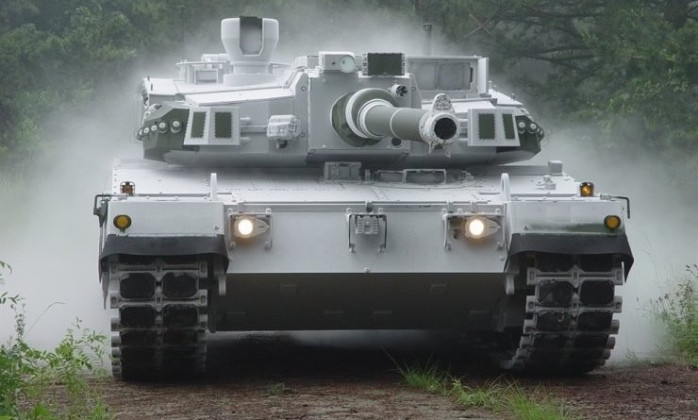 Ngoài ra, các cảm biến tiên tiến của K2, cung cấp nhận thức tình huống theo thời gian thực, giúp kíp xe đưa ra quyết định chính xác, dựa trên hình ảnh chi tiết và liên tục được cập nhật về chiến trường. 