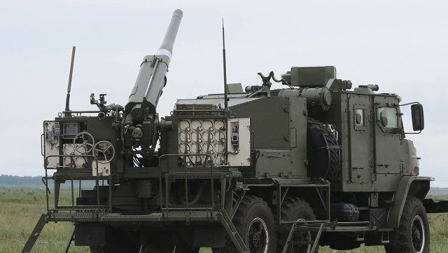 Rostec, tập đoàn do nhà nước Nga điều hành, đã đưa những công nghệ tiên phong vào pháo tự hành bánh hơi Floks mới. Chính cách tiếp cận mới lạ này của họ, đã giúp tăng cường đáng kể khả năng bảo vệ và tính cơ động của kíp chiến đấu, từ đó khiến những khẩu pháo tự hành này trở nên nổi bật.