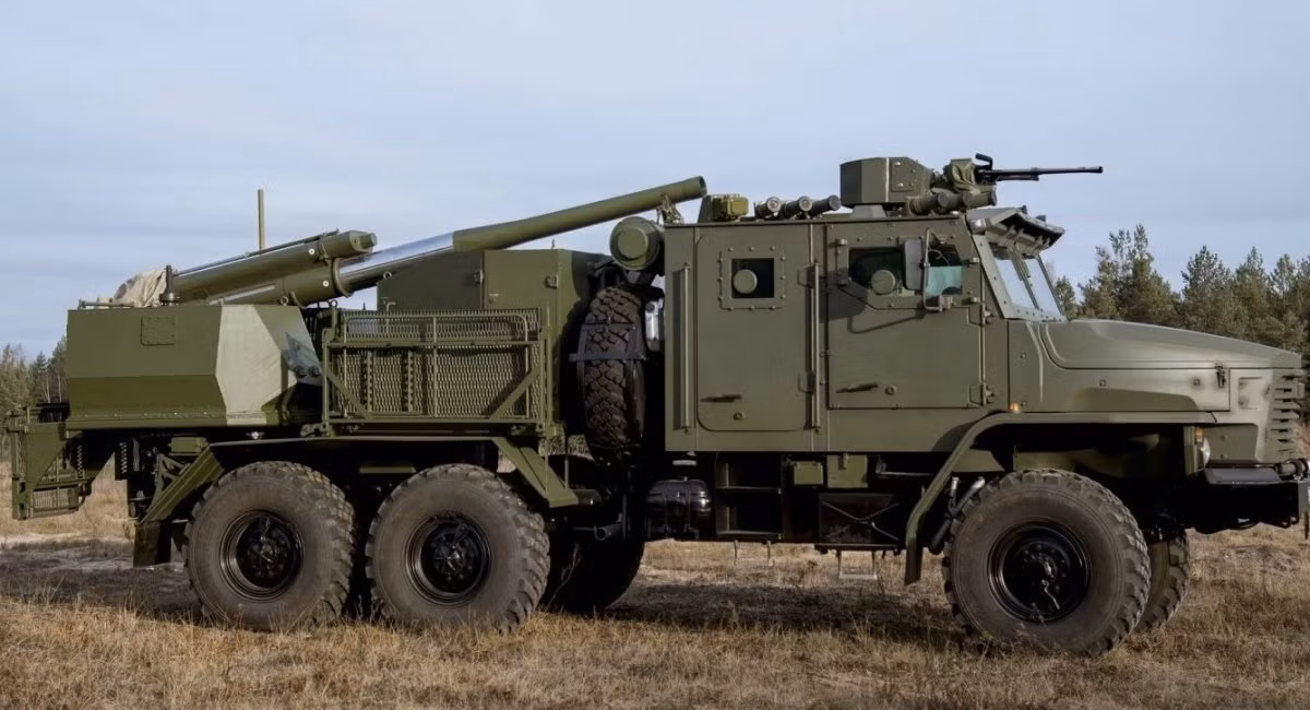 Theo thông tin, việc bàn giao pháo tự hành Floks cho Quân đội Nga vẫn tiếp tục. Tuy nhiên, đã có thông tin cho rằng, Floks đã được triển khai ở chiến trường Ukraine và dự kiến sẽ bắt đầu triển khai chiến đấu.