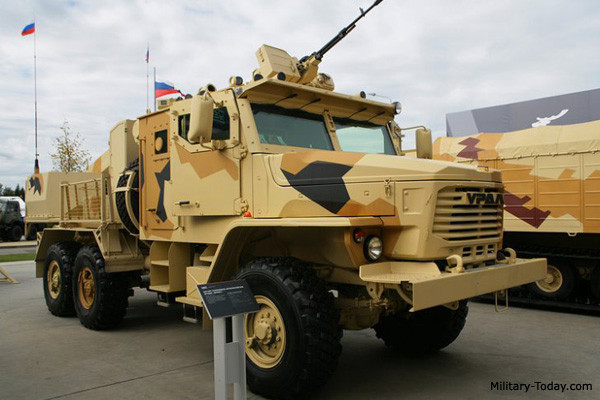 Nhưng các nguồn tin Ukraine cho biết, hệ thống pháo Floks mới nhất của Nga đã bị phá hủy. Một đoạn video được chia sẻ trên mạng xã hội cho thấy, một khẩu pháo Floks đang di chuyển dọc theo một con đường và một chiếc UAV tự sát của Ukraine đã lao thẳng vào khẩu Phlox.