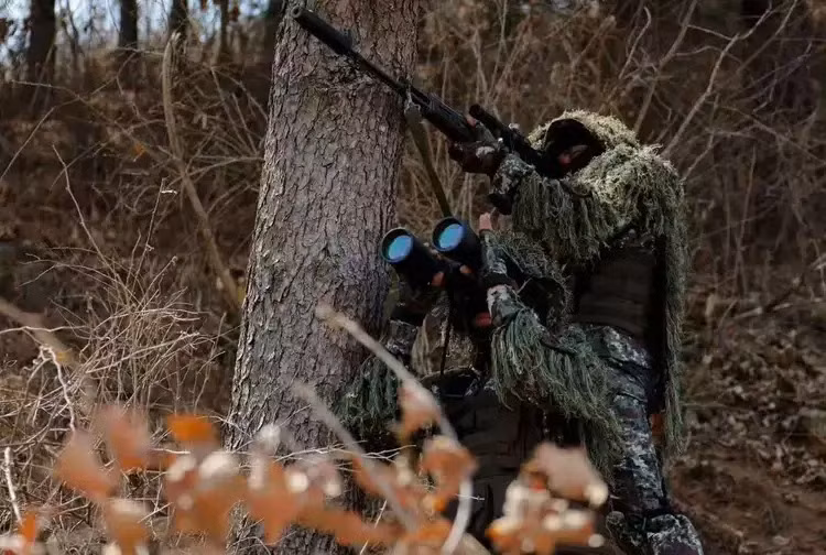 Theo trang Topwar của Nga, vào đầu chiến dịch tấn công vào Kursk, có khoảng 2.000 binh lính NATO tham gia chiến đấu bên AFU, với tư cách là "lính tình nguyện". Những “binh lính tình nguyện” từ phương Tây này, đã gây thiệt hại đáng kể cho quân Nga.