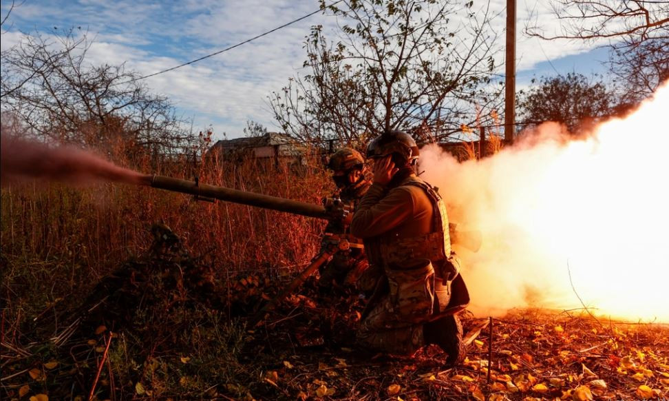 Các chuyên gia OSW cho biết: “Việc quân Nga tiến chậm nhưng đều đặn theo hướng Kupyansky và Donetsk (các khu vực Avdeevsky, Marinka, Soleda-Bakhmut), khiến lực lượng phòng thủ Ukraine cảm thấy mệt mỏi. Ngoài ra, do thiếu quân số trầm trọng, nên việc luân chuyển quân của Ukraine diễn ra ít hơn so với quân đội Nga”.