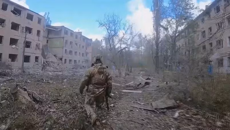 Theo Bộ Tổng tham mưu Ukraine, sau tháng 11 chững lại do thời tiết xấu, cường độ các cuộc tấn công của Nga lại gia tăng vào tháng 12. Đồng thời, sự chú ý chính tập trung vào Avdiivka và vùng ngoại ô phía tây Bakhmut. Tại các khu vực này, quân Ukraine tổ chức 20 cuộc tấn công mỗi ngày, trong khi tổng số cuộc tấn công của Nga ít nhất là 80-100 mỗi ngày. 