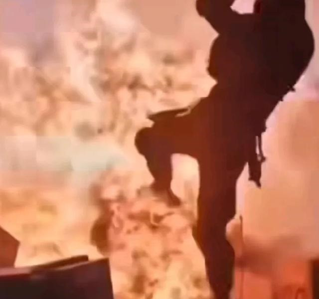 Theo trang Topwar của Nga, tại Kursk chiến trường ít thay đổi. Quân đội Ukraine hiện đang tập trung lực lượng xung quanh Korenevo và Sudzha, dựa vào các vị trí hiện có, để dần mở rộng vùng kiểm soát ra xung quanh. Quân Ukraine có lợi thế về quân số, còn quân Nga có lợi thế về hỏa lực. (nguồn ảnh TASS, CNN, Ukrinform).