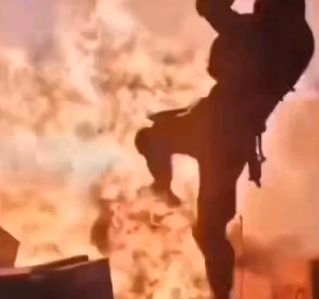 Theo trang Topwar của Nga, tại Kursk chiến trường ít thay đổi. Quân đội Ukraine hiện đang tập trung lực lượng xung quanh Korenevo và Sudzha, dựa vào các vị trí hiện có, để dần mở rộng vùng kiểm soát ra xung quanh. Quân Ukraine có lợi thế về quân số, còn quân Nga có lợi thế về hỏa lực. (nguồn ảnh TASS, CNN, Ukrinform).