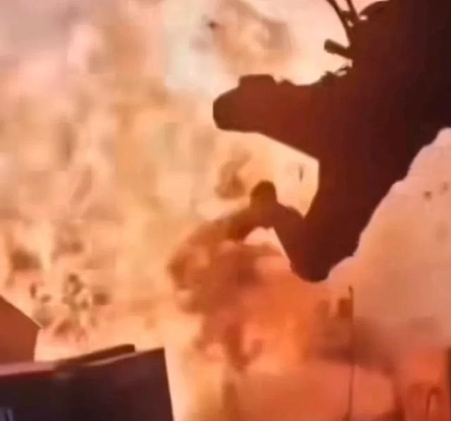 Các hoạt động vận tải và cứu thương quy mô lớn như vậy vẫn đang diễn ra trên bầu trời Ba Lan và Romania; đây có thể là các trạm trung chuyển của NATO và Ukraine. Điều này có thể cho thấy, NATO đang sơ tán lính đánh thuê bị thương trên quy mô lớn khỏi Ukraine.