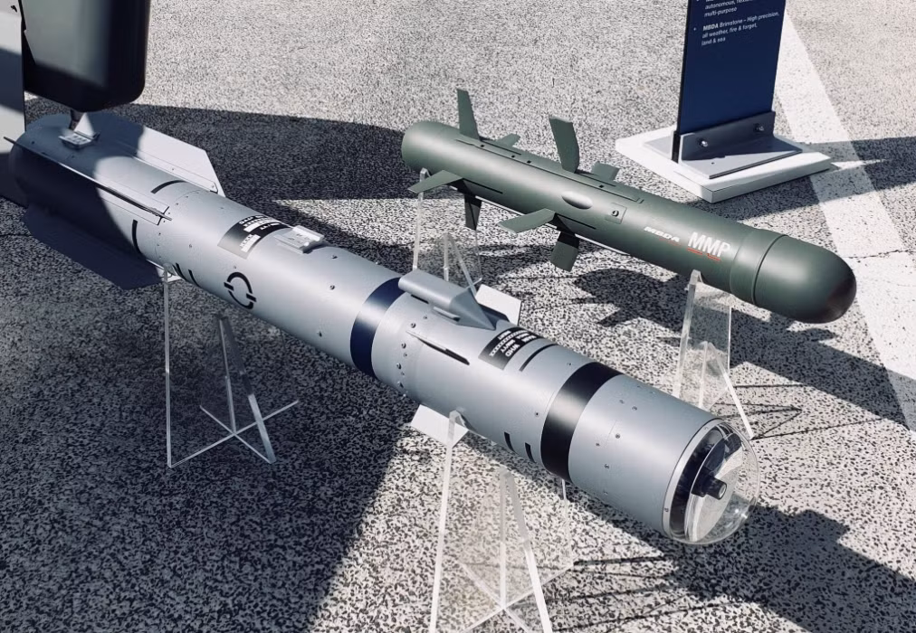 Theo thông tin, các bên đang thảo luận về hợp đồng mua bán tên lửa chống tăng Brimstone, có trị giá khoảng 138.000 USD/ quả cho Quân đội Ukraine. Bộ Quốc phòng Anh đã xác nhận thông tin cung cấp tên lửa Brimstone cho Ukraine và nói rõ, đây là thương vụ được ký kết vào tháng 6/2021.