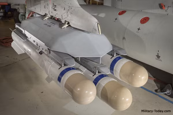 Ngoài ra, vào ngày 15/10, đại sứ nước cộng hòa Ukraine tại London, Vadim Prystaiko đã thông báo rằng, Anh sẽ cung cấp cho Ukraine một số loại tên lửa và hai tàu quét mìn; các bên có ý định cùng đóng tàu cho nhu cầu của Hải quân Ukraine.