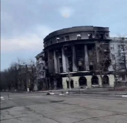 Bakhmut trở thành tâm điểm các cuộc giao tranh của Nga-Ukraine trong nhiều tháng qua. Thành phố này nằm trên trục đường dẫn về hai thành phố công nghiệp Slovyansk và Kramatorsk, được đánh giá là các đô thị lớn nhất cùng mà Kiev còn kiểm soát ở tỉnh miền Đông Donetsk.