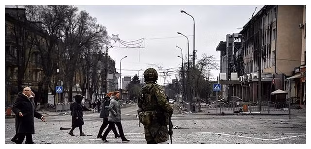 Mặc dù Liên hợp quốc đã can thiệp hòa giải, nhưng mục đích là giúp người dân Ukraine bị mắc kẹt rời khỏi Nhà máy thép, chứ không phải để giúp Tiểu đoàn Azov và Quân đội Ukraine "rời trận địa". Hiện tại, số thường dân đã được sơ tán hoàn toàn ra khỏi Nhà máy thép.