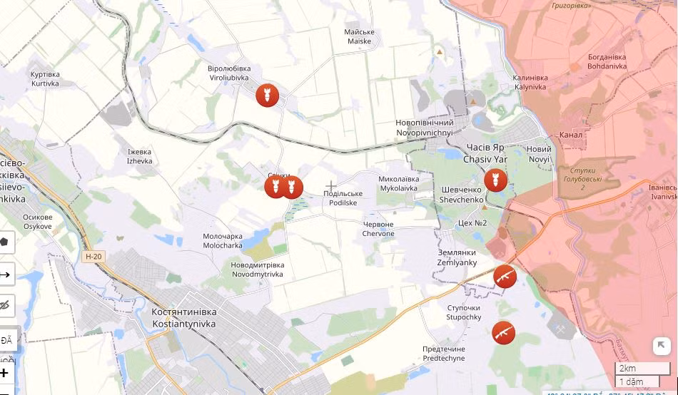 Tin tốt với Nga đến từ hướng mặt trận Chasov Yar ở khu vực Bakhmut, khi quân Ukraine ở đây đang lâm vào khủng hoảng, và có thể để mất thành phố trong vài tuần tới. Trang tin Deep State, liên kết với Tổng cục Tình báo chính của Bộ Quốc phòng Ukraine, cho biết, Quân đội Nga đã tiến vào khu vực thành phố và đang bao vây từ hai bên sườn.