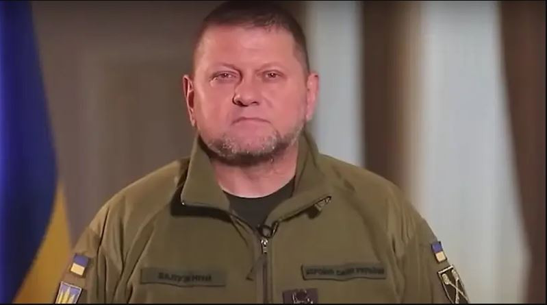 Về vấn đề này, một số chuyên gia cho rằng, quân Ukraine tại Avdiivka có thể sẽ bị bao vây, tiêu diệt. Và mọi sai lầm sẽ được quy cho nguyên Tổng tư lệnh Lực lượng Vũ trang Ukraine, tướng Valery Zaluzhny (hiện đã bị Tổng thống Zelensky cách chức hôm 9/2). 