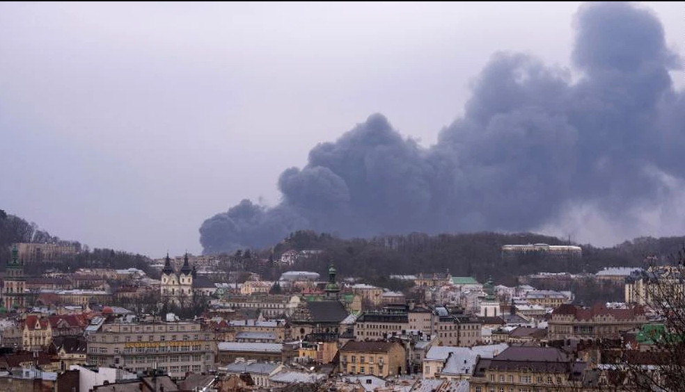 Ngày 25/3, Quân đội Ukraine cho biết, Nga đã phóng 6 tên lửa hành trình vào căn cứ Bộ Tư lệnh Không quân Ukraine ở Vinnitsa vào chiều 25/3; một số quả đã bị lực lượng phòng không bắn hạ, số còn lại trúng một số tòa nhà của căn cứ Không quân Ukraine.