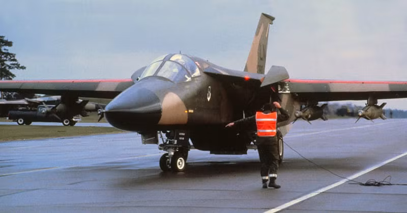 Trong bối cảnh đó, Mỹ đã lên kế hoạch thực hiện các hành động trả đũa, đồng thời dạy cho Gaddafi một bài học với chiến dịch “El Dorado Canyon”. Mục tiêu của chiến dịch gồm một học viện hải quân, sân bay quân sự Tripoli, các doanh trại quân đội ở Aziziyah, căn cứ quân sự Side Bilal và các cơ sở ở Benghazi.