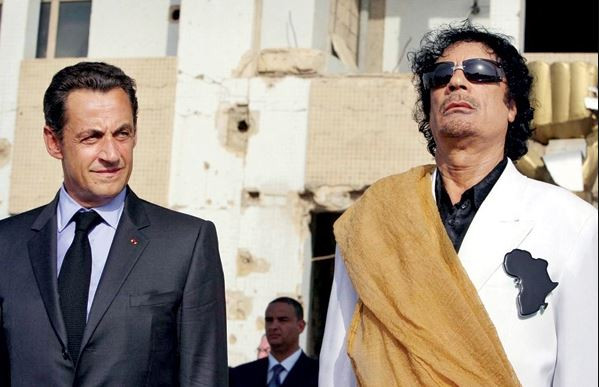 Bởi vì hàng loạt chính sách của Gaddafi được thực hiện quá nhanh, nên đôi khi những quyết định được đưa ra vào buổi sáng lại khác với những quyết định được đưa ra vào buổi tối, điều này không chỉ khiến người dân trong nước choáng ngợp, mà ngay cả nước Mỹ cũng bối rối và không kịp phản ứng....