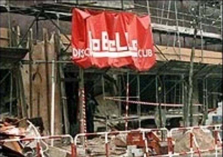 Những nhà sản xuất dầu của Mỹ bị trục xuất khỏi Libya, gây tổn thất lớn cho lợi ích của Mỹ. Đồng thời Mỹ cáo buộc Libya chịu trách nhiệm trực tiếp vào các hành động khủng bố nhằm vào Mỹ, bao gồm vụ đánh bom sàn nhảy La Belle ở Tây Berlin vào ngày 14/4/1986, làm hơn 200 người bị thương.