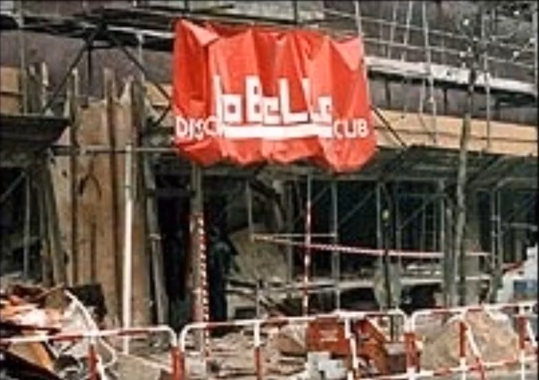 Những nhà sản xuất dầu của Mỹ bị trục xuất khỏi Libya, gây tổn thất lớn cho lợi ích của Mỹ. Đồng thời Mỹ cáo buộc Libya chịu trách nhiệm trực tiếp vào các hành động khủng bố nhằm vào Mỹ, bao gồm vụ đánh bom sàn nhảy La Belle ở Tây Berlin vào ngày 14/4/1986, làm hơn 200 người bị thương.