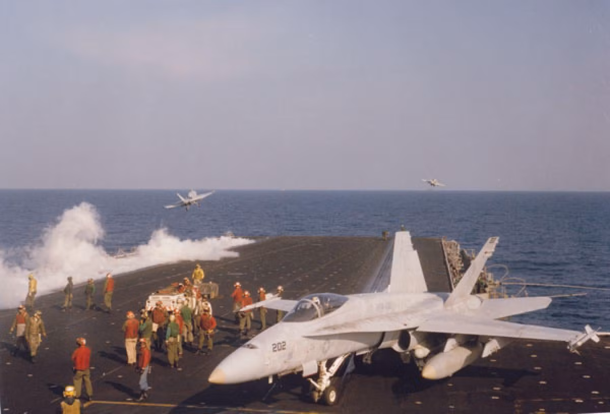 Theo các nhà sử học quân sự, chiến dịch El Dorado Canyon của Mỹ đã đặt nền móng vững chắc cho Chiến tranh vùng Vịnh mà họ phát động sau này; thậm chí có thể nói rằng vụ tập kích đường không này, là một cuộc diễn tập cho Chiến tranh vùng Vịnh do Mỹ phát động năm 1991. 