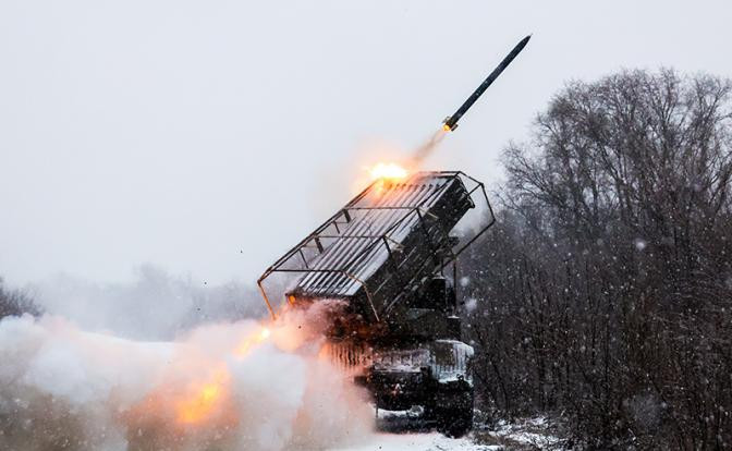 Lực lượng Không quân Nga đã áp chế toàn diện Ukraine, ngay cả số lượng lính bộ binh của Nga cũng không thua kém Ukraine. Nga đã xây dựng thành công Tuyến phòng thủ Surovikin, gần như mở rộng ra hầu hết các khu vực trên tiền tuyến; về cơ bản không để Ukraine có cơ hội dễ dàng tấn công. 