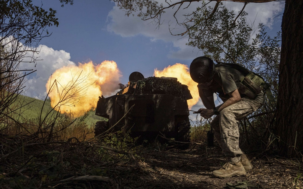 Ông Vitaly Barabash, người đứng đầu cơ quan quản lý quân sự của Avdiivka xác nhận tuyên bố và nhấn mạnh: "Mặc dù chúng tôi đã nói trong nhiều tuần rằng tình hình rất khó khăn, nhưng vẫn có thể kiểm soát được; nhưng hiện tại tình hình đang rất “bi đát” và ở một số nơi rất nghiêm trọng".